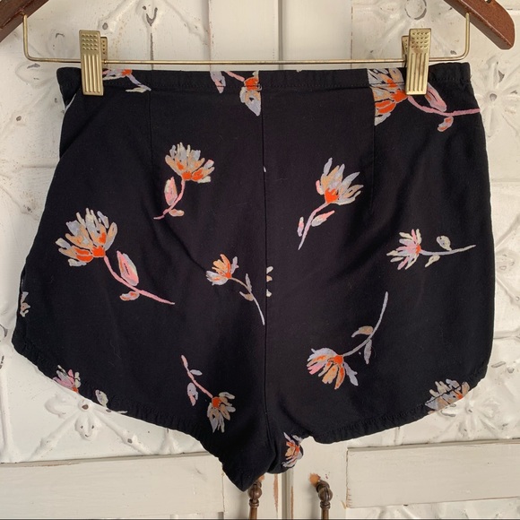 Kimchi Blue Whitney Floral Wrap Short - Picture 11 of 16